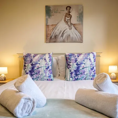 Central Dingle Stay